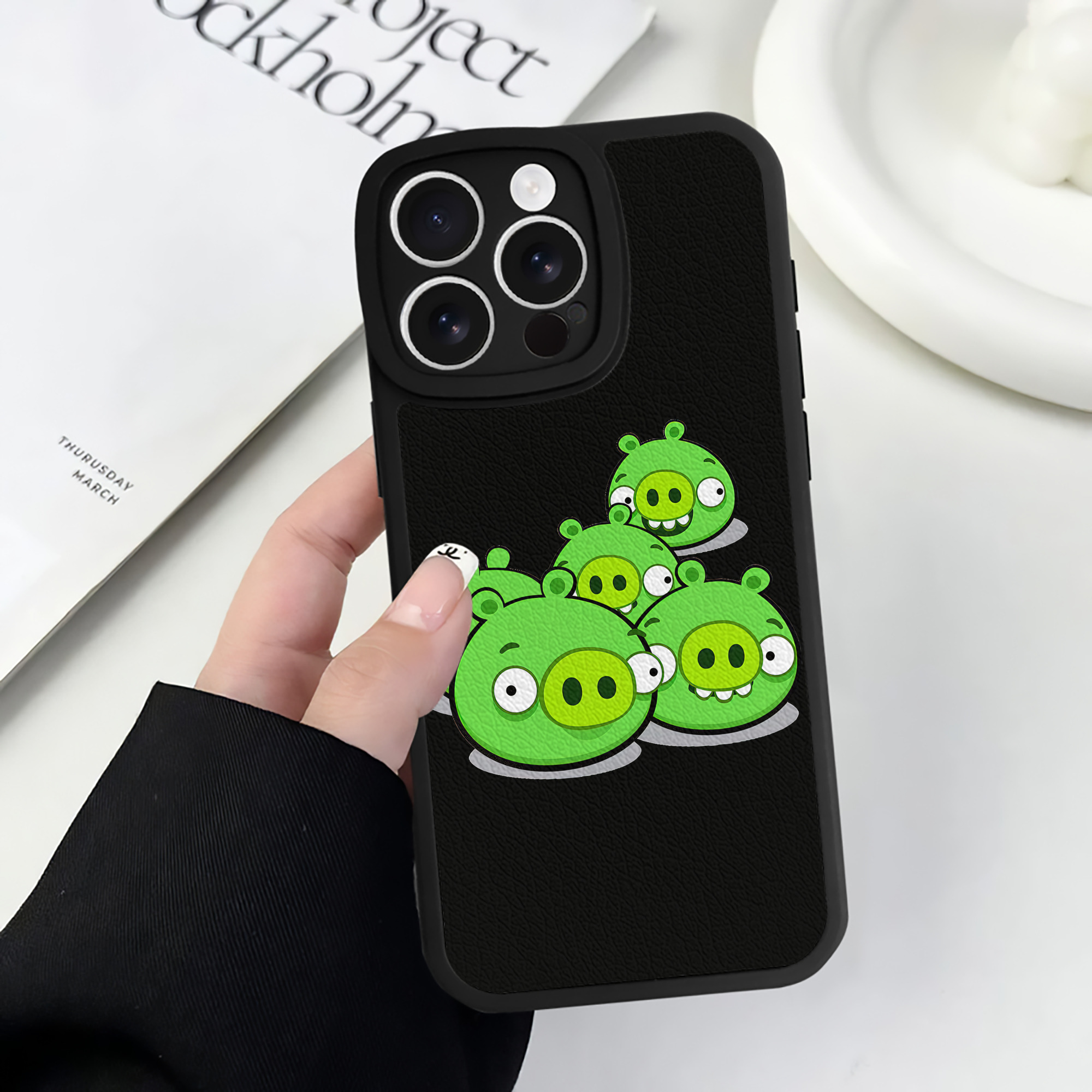 （画像用） Angry Birds アングリーバード 【iPhone 16シリーズ対応】シリコンスマホケース（レザー調） 材質：シリコン